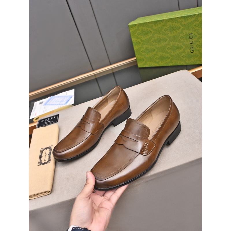 G*u*i leather shoes